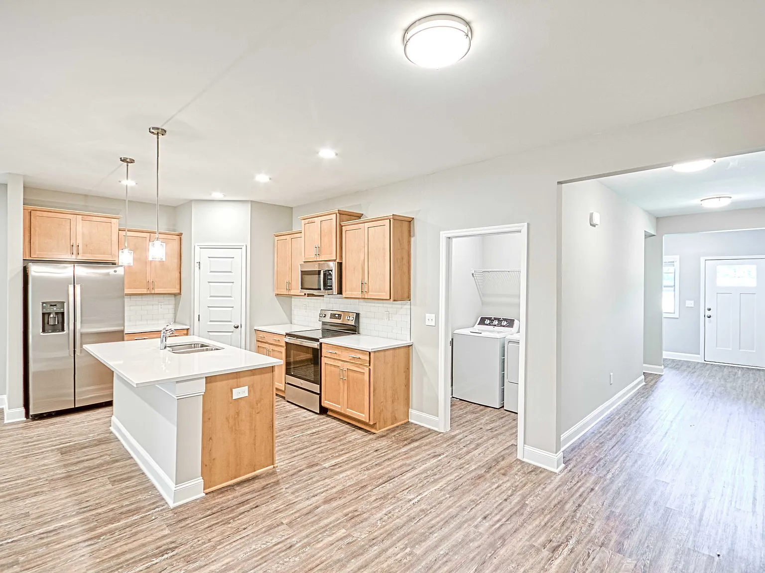 3 bed, 1453 sqft, $1,900 — Photo 1