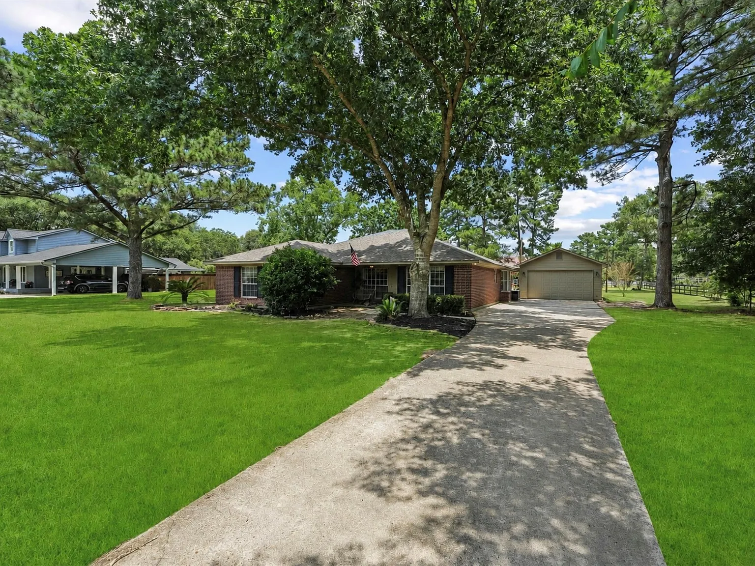 3 bed, 2.0 bath, 2085 sqft, $3,500 — Photo 2