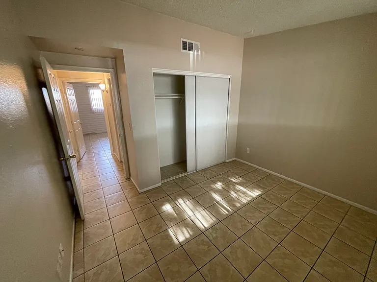 7526 W Glenn Dr #5 — Photo 6