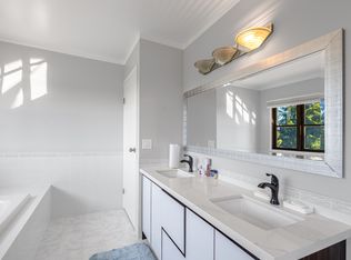 1380 Queens Ave, West Vancouver, BC V7T 2H9