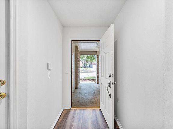 5th image of 4843 Windy Bluff Ct