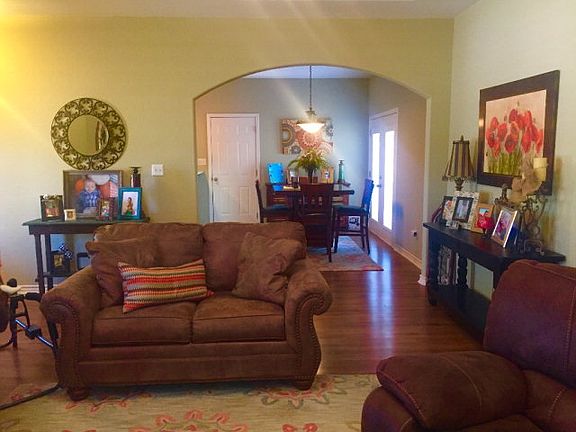 4th image of 1106 E Green St