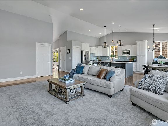 5th image of 4705 Lakeridge Drive E