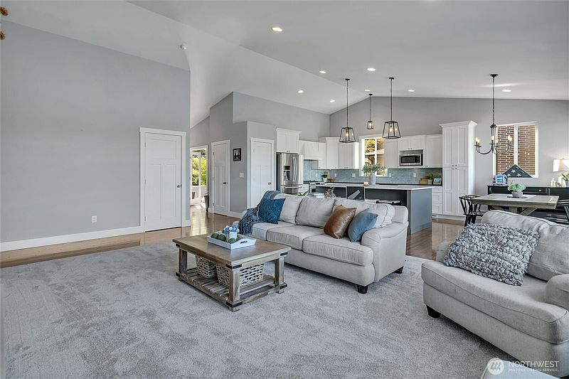 5th image of 4705 Lakeridge Drive E