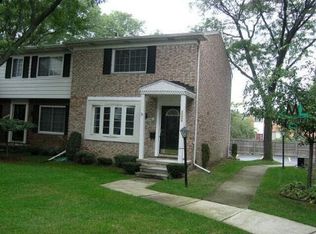 20449 Williamsburg Ct, Harper Woods, MI 48225