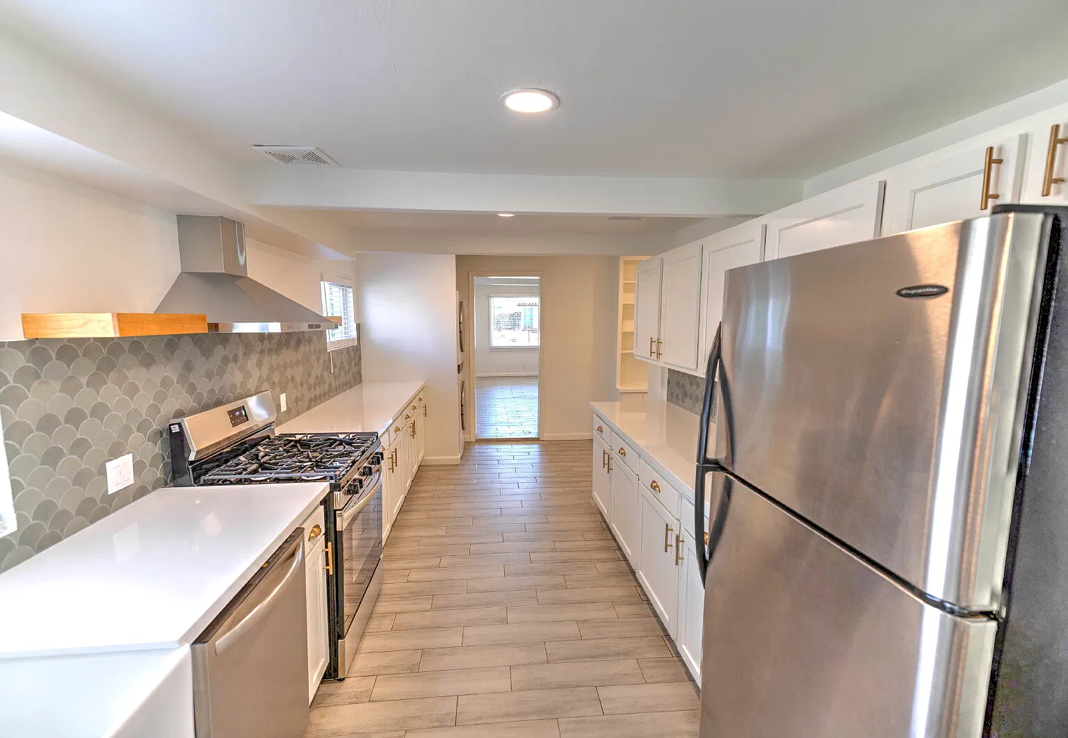 3 bed, 2.0 bath, 1639 sqft, $2,495 — Photo 2
