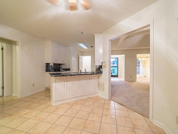 3rd image of 3828 Berkshire Dr