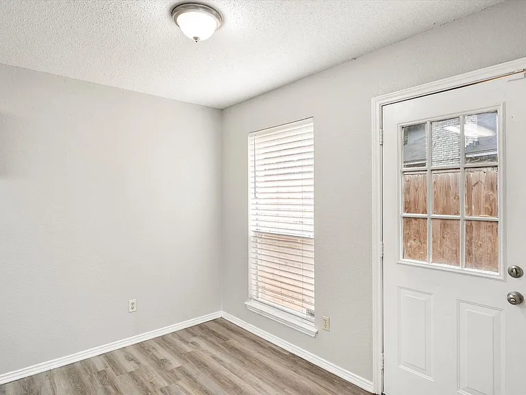 1217 Hidden Creek Dr — Photo 13