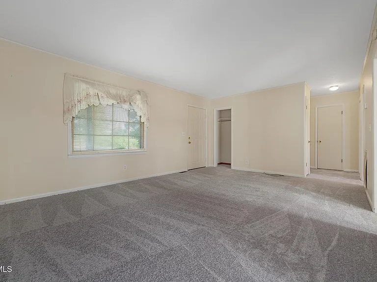 371 Oak Hill Cir — Photo 9
