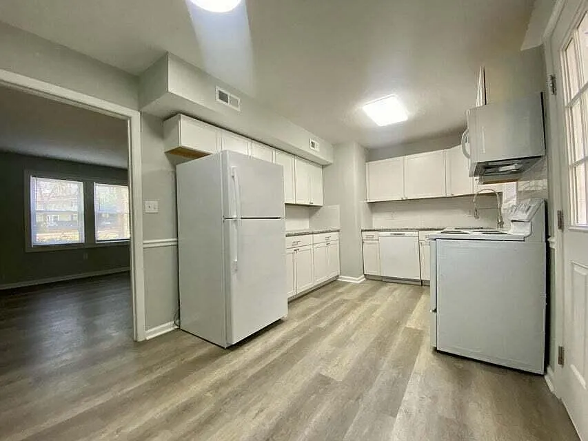2 bed, 1.0 bath, 864 sqft, $1,075 — Photo 4