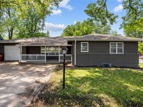612 S Sibley St, Buckner, MO 64016