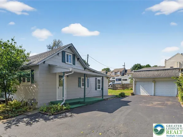 36 E Penn Ln, Whitehall, PA 18052