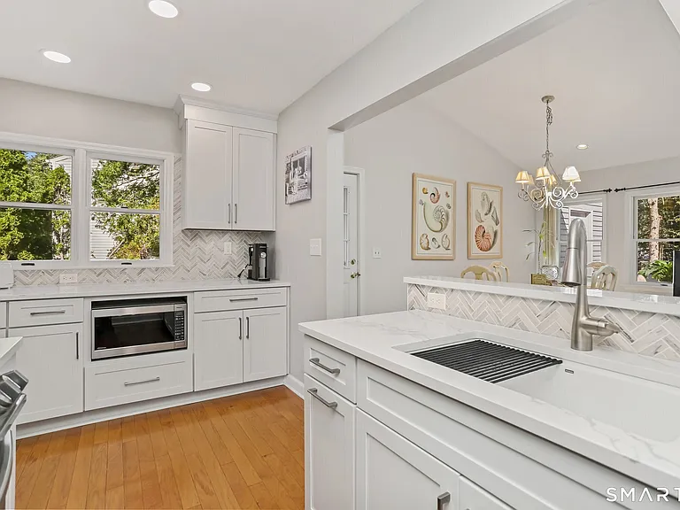 118 Lloyd Dr — Photo 2