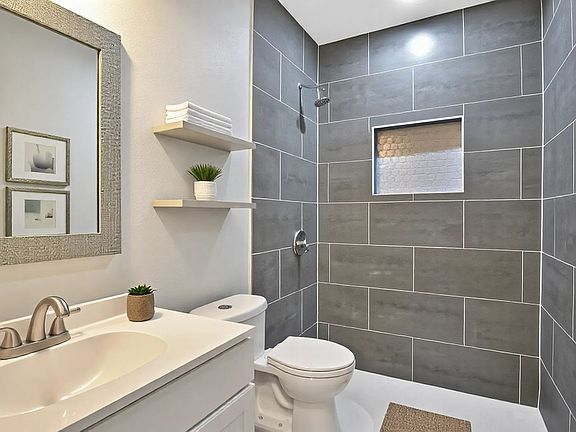 2nd image of 6205 Lovett Ave #L