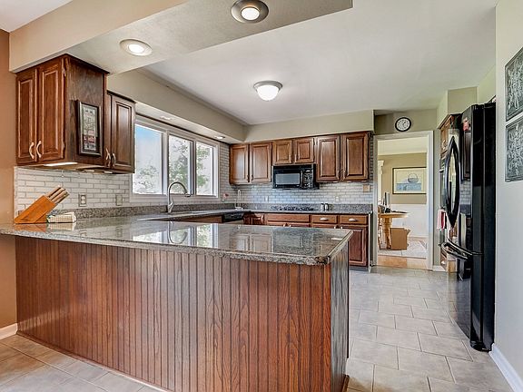 5th image of 1919 Blue Pine Dr