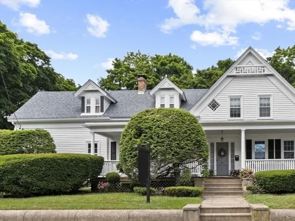 82 Seaver St, Stoughton, MA 02072