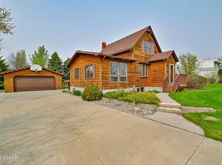 1031 Sherlock Cir SE, East Grand Forks, MN 56721