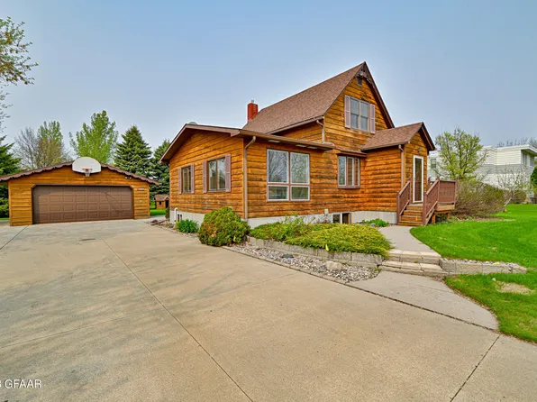 1031 Sherlock Cir SE, East Grand Forks, MN 56721