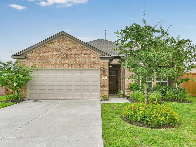 12617 White Cove Dr — Photo 2