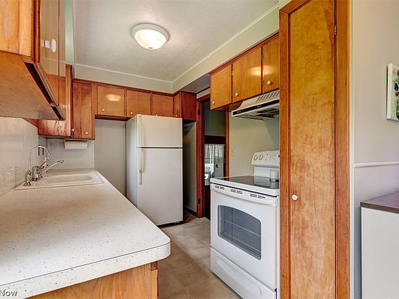 5th image of 9002 E Mountain View Dr