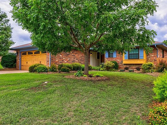 3rd image of 505 Whispering Oaks Blvd