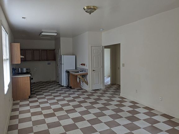 2nd image of 840 W 38th St APT 1