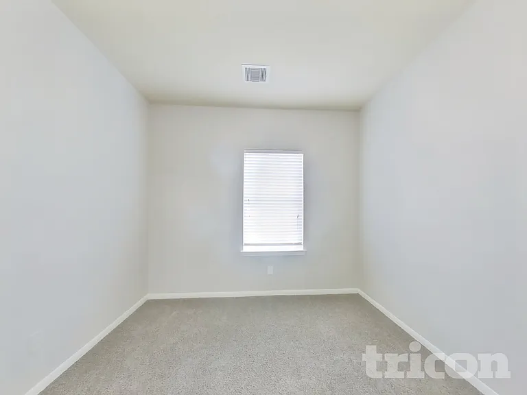 2122 Hackberry Bank Ln — Photo 11