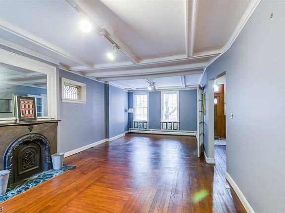 4th image of 233 Mercer St