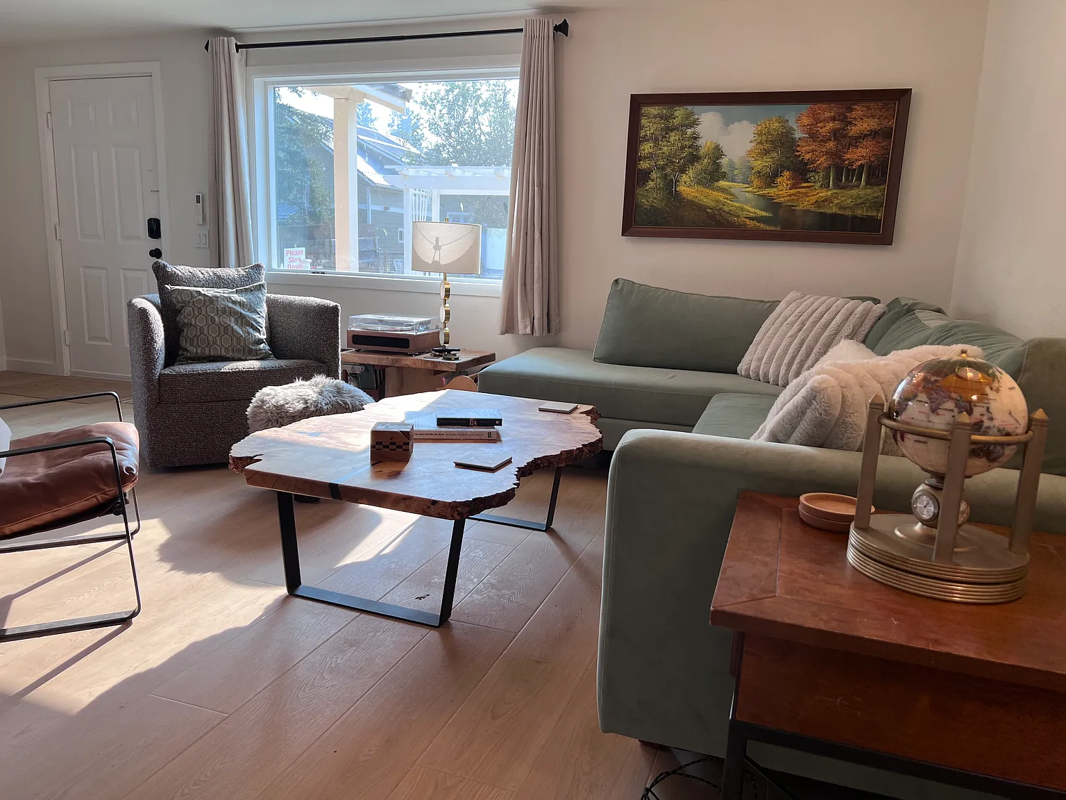 2 bed, 1.5 bath, 1050 sqft, $4,000 — Photo 3