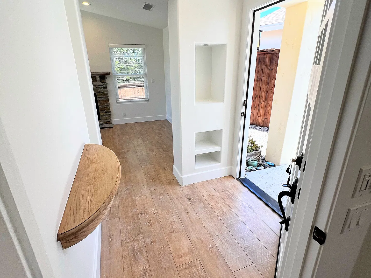 1 bed, 500 sqft, $2,500 — Photo 2