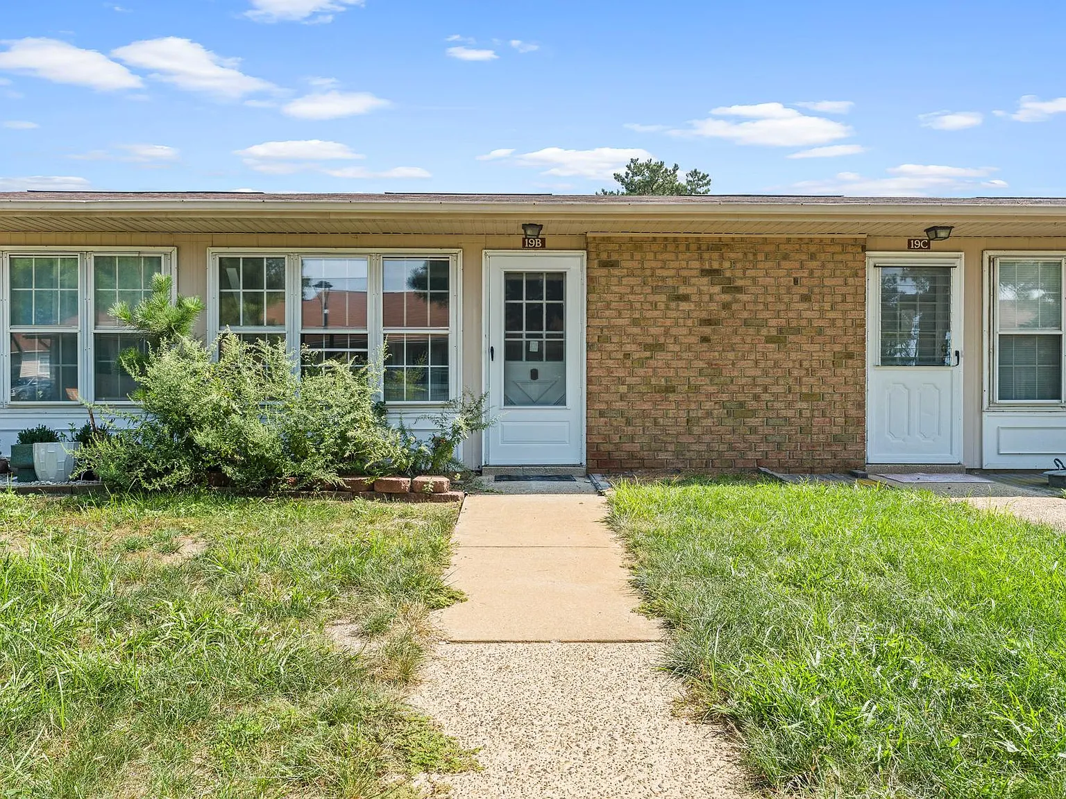 2 bed, $1,200 — Photo 1