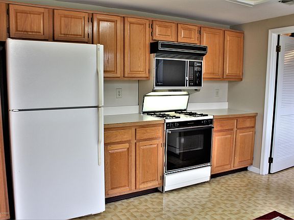 3rd image of 1178B Thornbury Ln