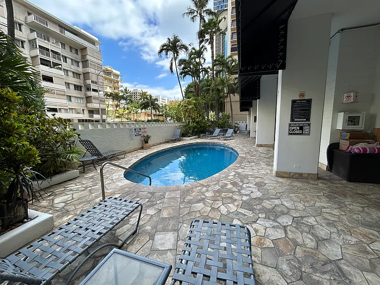 430 Kaiolu St #807 — Photo 2