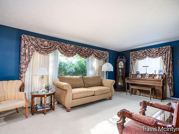 3rd image of 3107 Willow Creek Dr SW