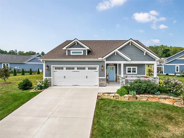 951 Blacksmith Run Dr, Hendersonville, NC 28792