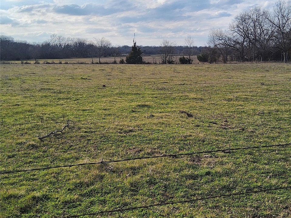 2nd image of 1575 Three Mile Rd