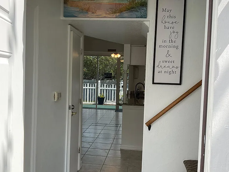 329 Orchid Dr — Photo 2