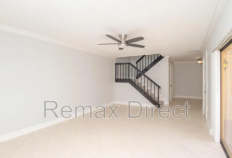 1700 Embassy Dr #305 — Photo 5