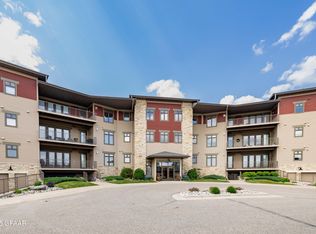 6100 Kings View Dr APT 201, Grand Forks, ND 58201