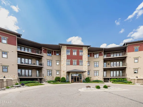 6100 Kings View Dr APT 201, Grand Forks, ND 58201