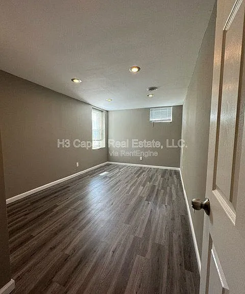 1041 Flora Lake Ct — Photo 32