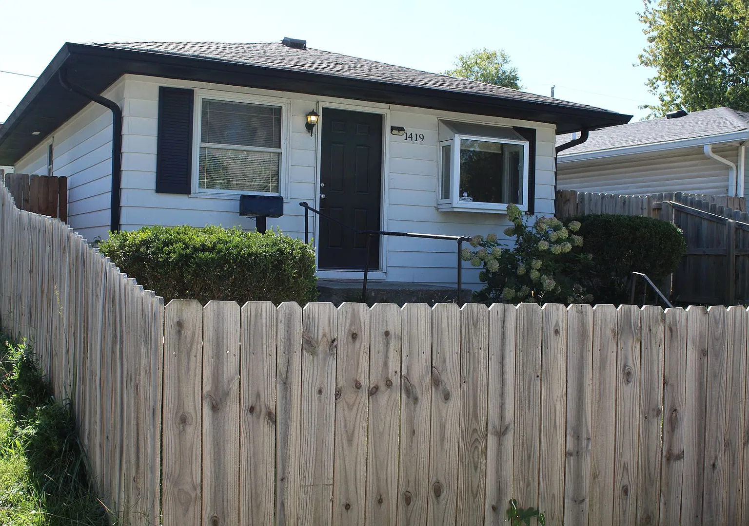 Now available! Cute 2BR Bugalow near garfield Park — Photo 2