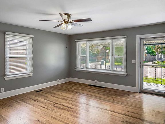 4th image of 304 S Thomas Ave