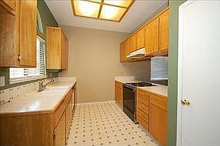 4th image of 3412 Jamestown Dr