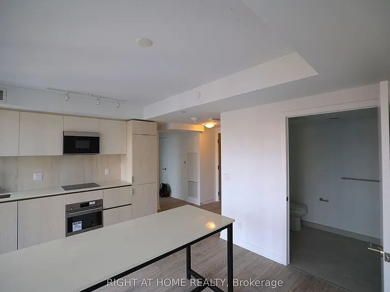 47 Mutual St #804 — Photo 11