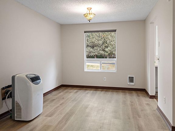 5th image of 20754 Canterbury Ct