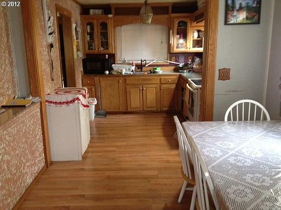 2nd image of 460 SE 15th Ave