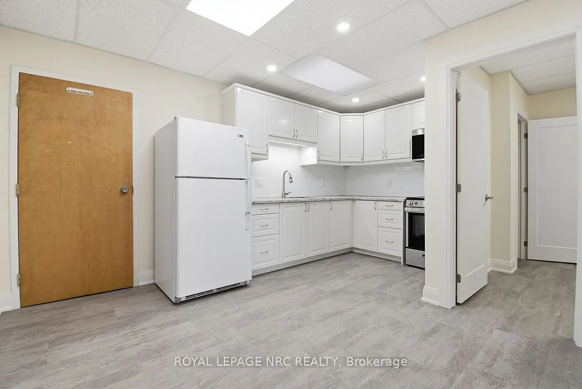 Building Photo - 431 Saint Paul St #201