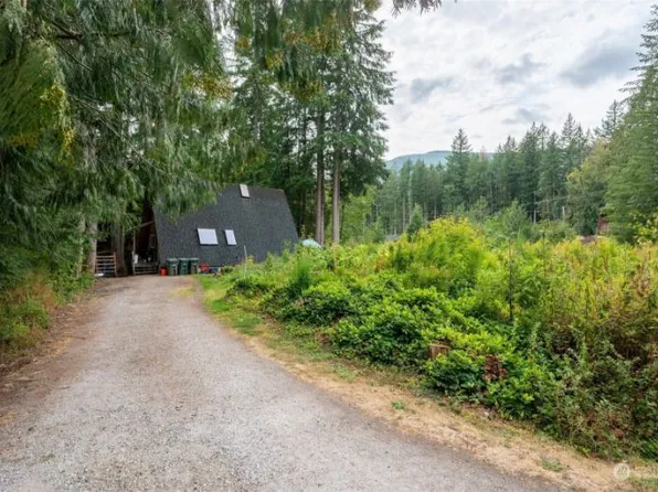 1271 Deep Valley Dr, Maple Falls, WA 98266