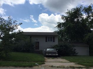 18001 E Shoshone Dr, Independence, MO 64058